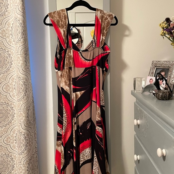 Mid length party dress. Fun and stylish. Very flattering fit! - Picture 2 of 3